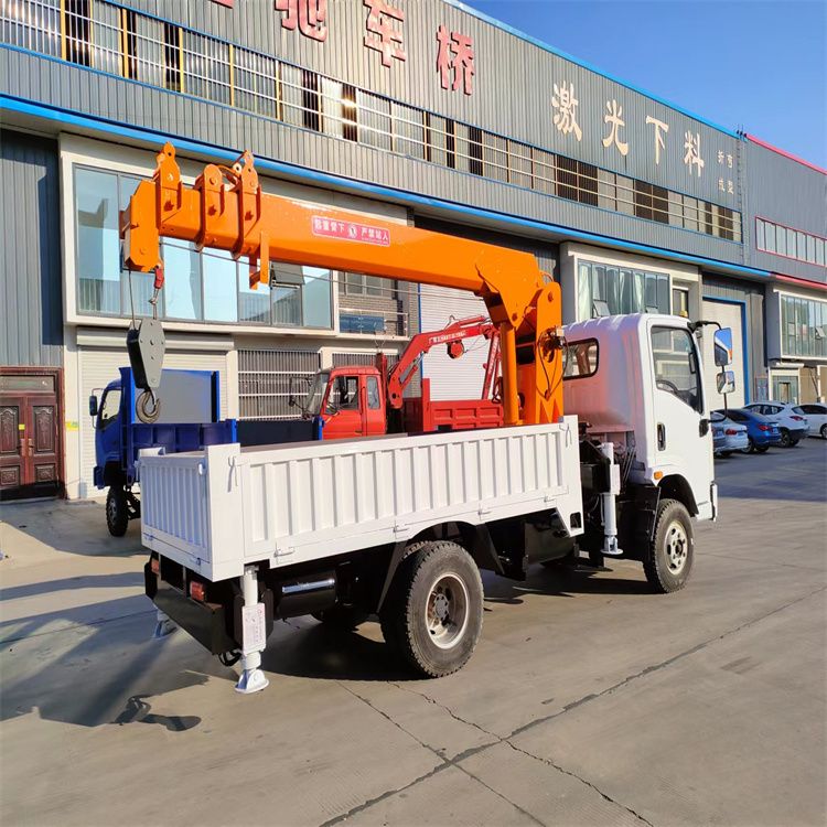 武乡县三轮随车吊定制 农用改装机自备吊中瑞长期出售